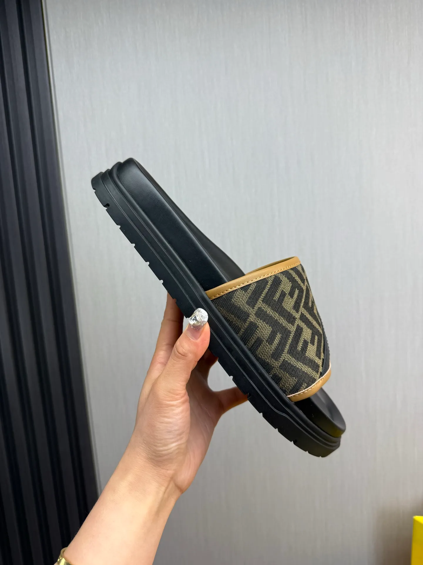 Men's shoes 💰400💰 Fendi men's slippers, made one to one on the FENDI official website, sizes 38-45 45 46 🉑️Customized!